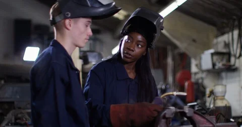 4K Young apprentice welder being trained by experienced female colleague Video stock 113101285