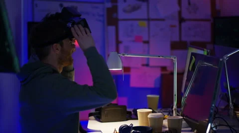 4K Young computer programmers trying out virtual reality viewers 스톡 동영상 60959515