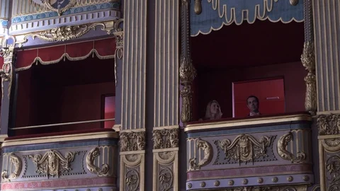 4K young couple clapping in opulent balcony theatre Stock Footage 92469806