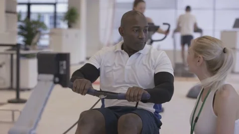 4K Young fit group working out in the gym with fitness instructor supervising Video stock 75858326