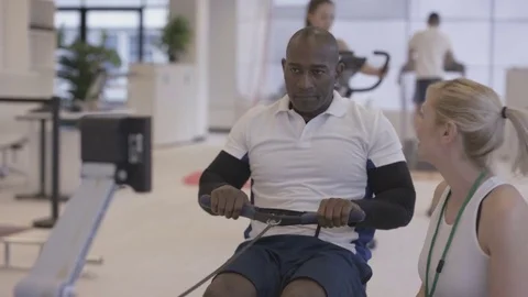 4K Young fit group working out in the gym with fitness instructor supervising Video stock 75858495