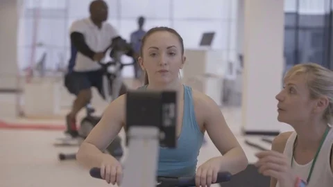 4K Young fit group working out in the gym with fitness instructor supervising Video stock 75858870