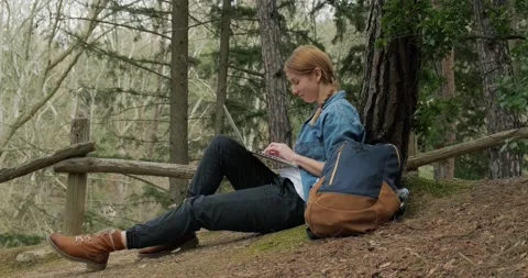 4K young happy woman using laptop in nature, 5G internet. Vidéo 151856952