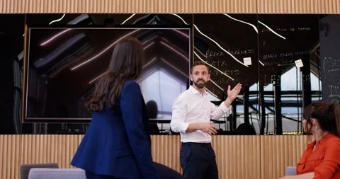 4K Young professionals discussing ideas in a brainstorming meeting Stock Footage 118953662