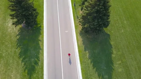 4K.Aerial. Woman runner run on empty road. Top view Stockbeeldmateriaal 107809081