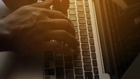 4K.Business working on tablet computer, Extreme close-up Wooman hands on keyboar Vídeo Stock 139210348