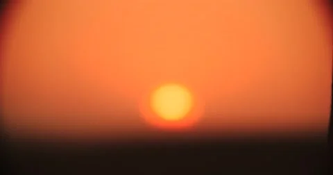 4k,Close up of the hands of a romantic couple holding hands at sunset Stock Footage