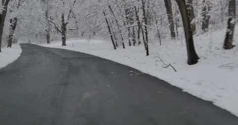 4K,First snow on the upstate road Vidéo 47043723