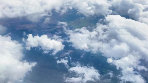 4K,real time,Flying through cloud with green land,airplane window view Vídeos de archivo 244986067