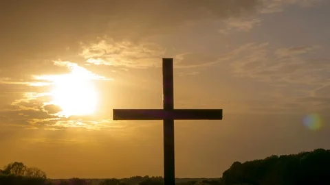  4К.Time-Lapse.Dramatic sky with sun, clouds  and Christian Cross Stockbeeldmateriaal 92800447