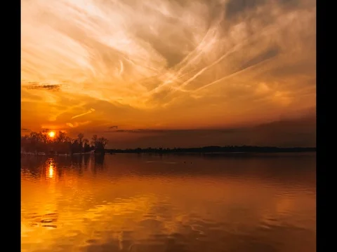 4KUHD Evening sun setting behind the clouds -tme lapse Stock-Footage 75178445