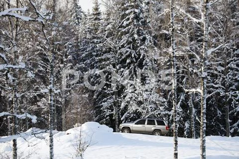 4x4, suv, driving in snowy conditions Stock Photos