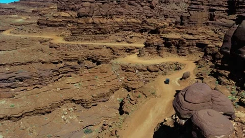 4x4 vehicle navigating Chicken Corners trail in Moab desert canyon landscape Stock Footage 333715824