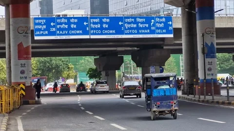 5-07-24; Navigating under the overbridge with a city sign overhead in Gurgaon. Vidéo 279176447