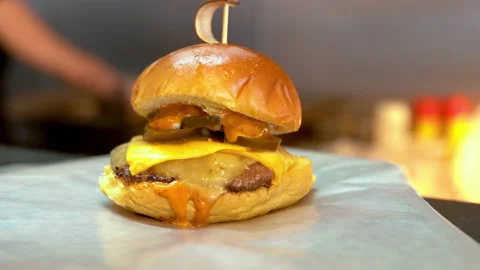 5-4 burger2 Stock Footage 130688421