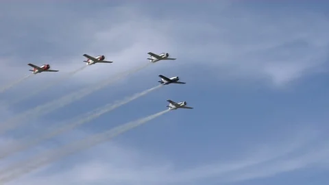 5 plane formation - fly by Video stock 90366847