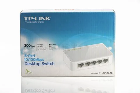 5-port desktop switch model sf1005d from TP-Link brand isolated on white Foto stock