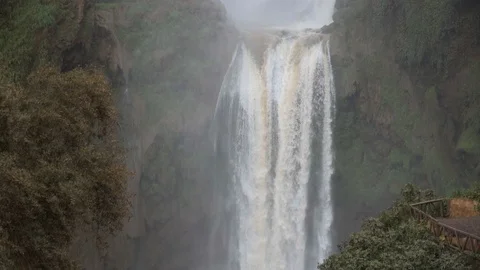 50 Fps Pan down shot of a big waterfall in Africa Video stock 100270756
