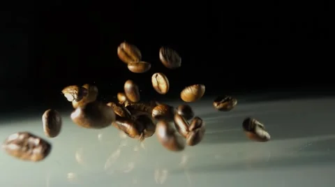 500 fps pouring coffee beans Video stock 61362664