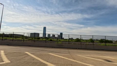 5.3K Driving Plate Passenger's Side View Oklahoma City skyline interstate I-40 Vidéo 244341535