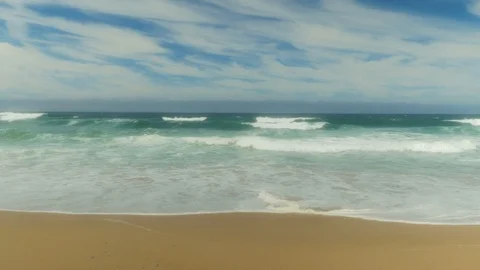 54 Waves crashing on the beach 스톡 동영상 97649574