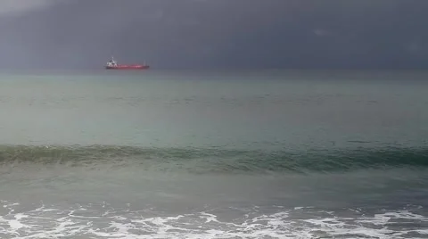 54 Waves in ocean against ship in cloudy day Video stock 5633573