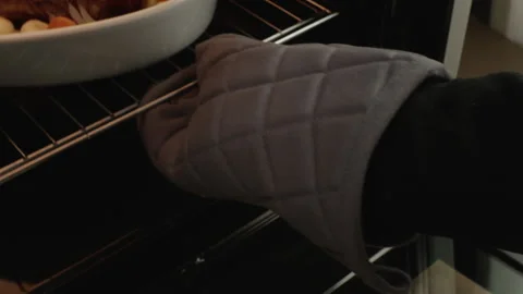 5fae80deee58a347c2c3fc11 Stock Footage 143560964