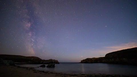 5k time lapse of day to night over Porth Dafarch, Anglesey, with the milky way Stock Footage 109269785