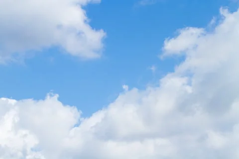5k Time lapse, Rolling white fluffy clouds on blue sky Video stock 42584054