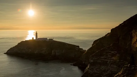 5k time lapse of sunset over South Stack lighthouse, Anglesey, North Wales 스톡 동영상 110353474