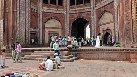 5th May 2025, Uttar Pradesh, India, Mughal gateway of Fatehpur Sikri Stock Footage 319389218