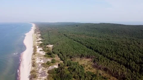 6 flying on a copter over the ocean, sea, wide beach Vídeo Stock 266939426
