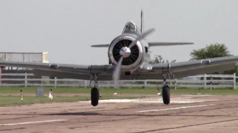 AT-6 Texan Landing Vidéo 29724989