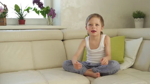 6 year old boy catching green apple and eat Video stock 107913028