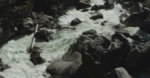 60fps slow motion rapid river white water close up Red Dragon Camera 스톡 동영상 60061175