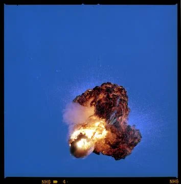 6133-4 Daylight zero gravity explosion high resolution Stock Photos
