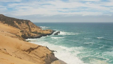 67 High angel view of waves hitting rocks and side of a mountain 스톡 동영상 97997199