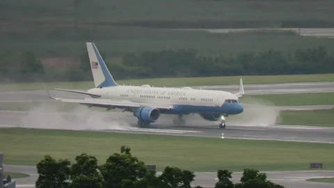 6/8/25: Air Force One uses its reverse thrusters in Morristown, NJ Stock Footage 310814839