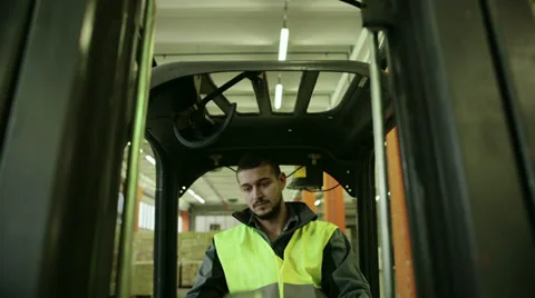 6of19 People working in warehouse, workers in industry Video stock 32900011