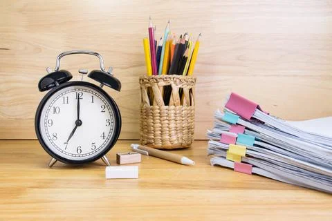 7 AM Clock on work desk in the office Time of business working concepts sel.. Stock Photos