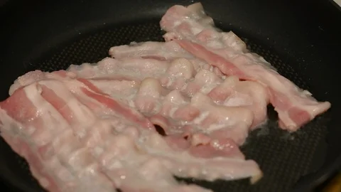 7 slices of bacon on a pan Stock Footage 130143268