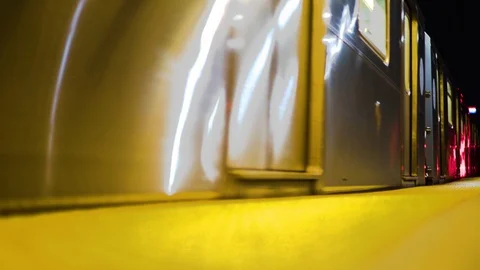 7 train arrival - queens - 4k Video stock 129066531