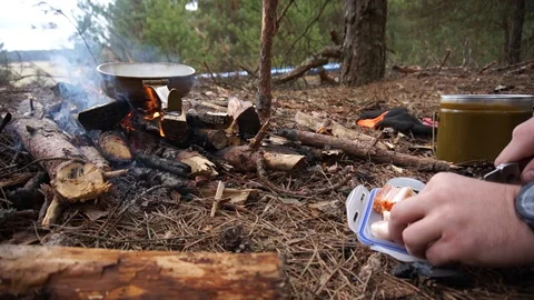 7 Y2FtcCBmaXJlIGJla29u Stock Footage 128913611