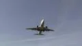 737 passes overhead for landing HD 동영상