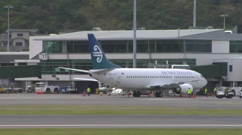 737 timelapse being serviced Stock Footage 59984334