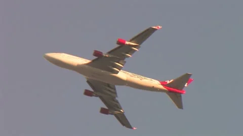 747 fly over from below Video stock 8643038