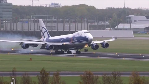 747 impressive landing Stock Footage 74870797