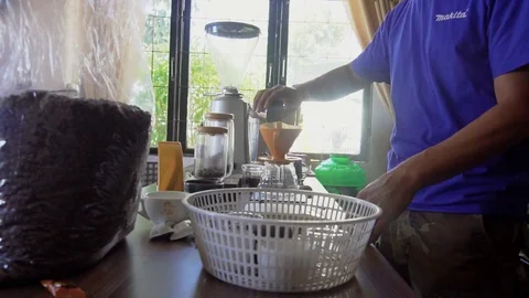 75 seconds slow motion coffee brewing by drip method with different angles 스톡 동영상 100191565