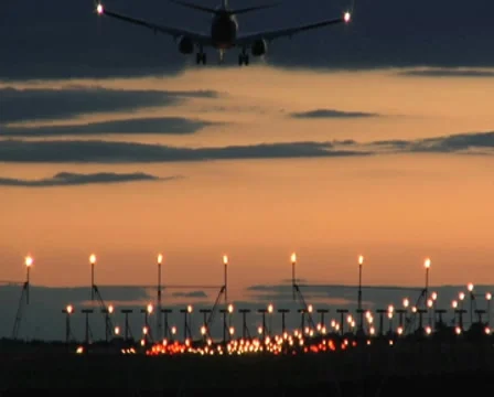 757 Landing at Dusk 動画素材 8517089