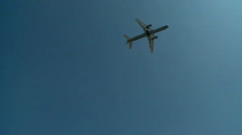 A 757 passing overhead Stock Footage 496621